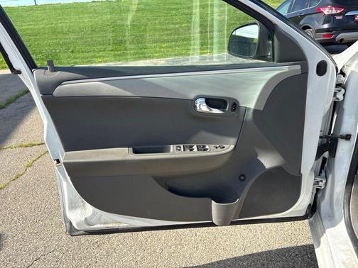 Summit White 2011 Chevrolet Malibu LS