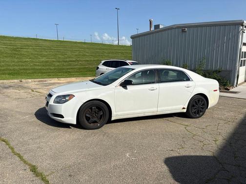 Summit White 2011 Chevrolet Malibu LS