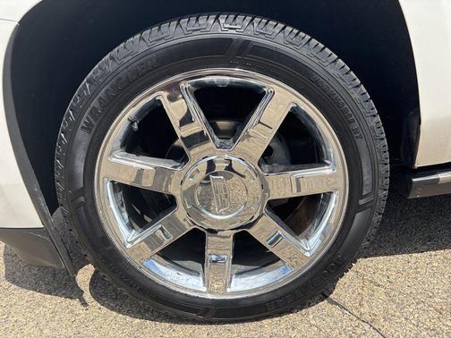 Crystal White Tricoat 2017 Cadillac Escalade ESV Premium Luxury