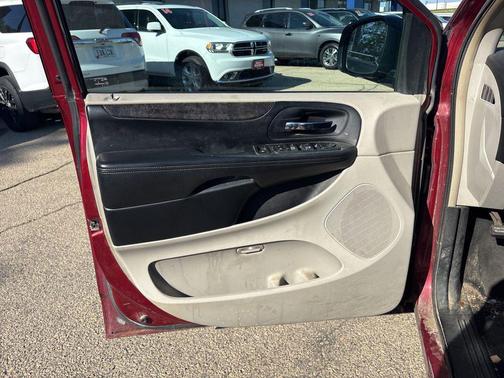 Deep Cherry Red Crystal Pearlcoat 2011 Dodge Grand Caravan Crew