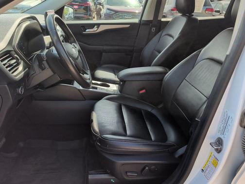 Oxford White 2022 Ford Escape SEL
