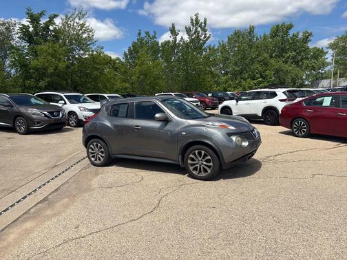 Gun Metallic 2011 Nissan Juke SV