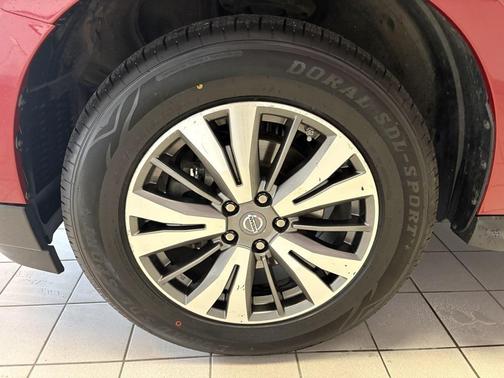 2017 Nissan Pathfinder SV