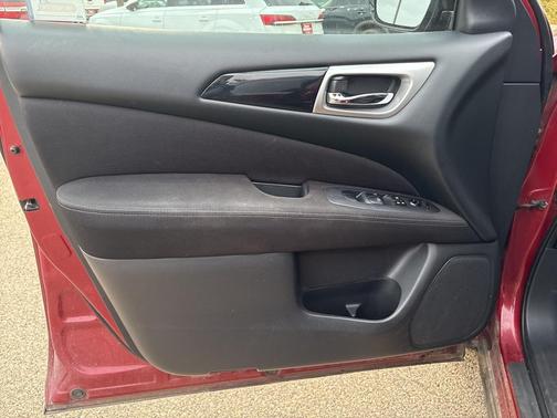 2017 Nissan Pathfinder SV