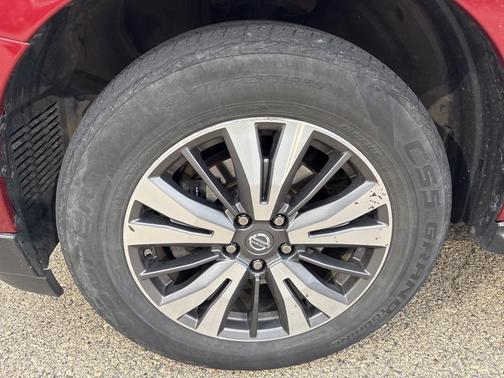 2017 Nissan Pathfinder SV