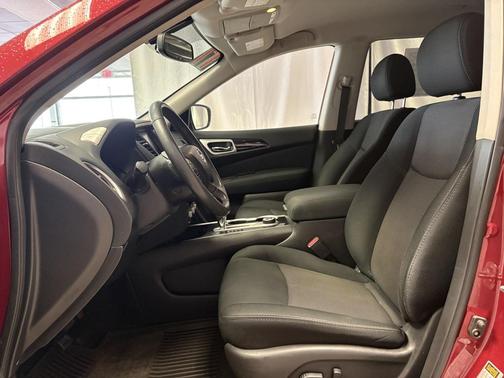 2017 Nissan Pathfinder SV