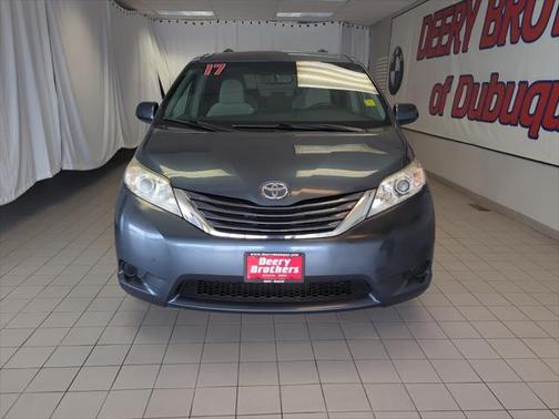 2017 Toyota Sienna LE