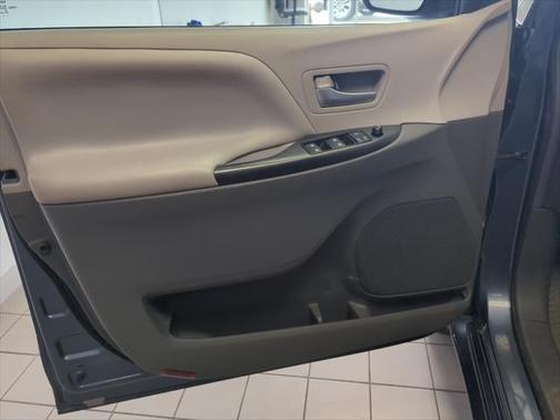 2017 Toyota Sienna LE