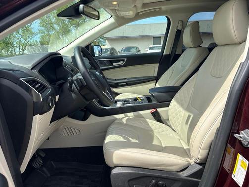Burgundy Velvet Metallic Tinted Clearcoat 2023 Ford Edge Titanium