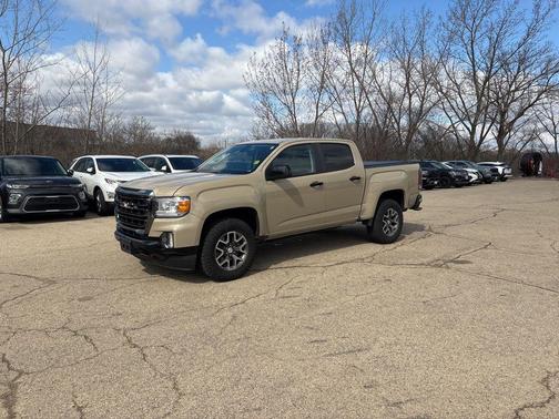 Desert Sand Metallic 2022 GMC Canyon AT4