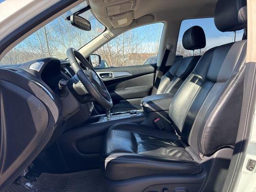 2017 Nissan Pathfinder SL