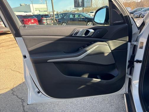 Alpine White 2023 BMW X5 xDrive40i