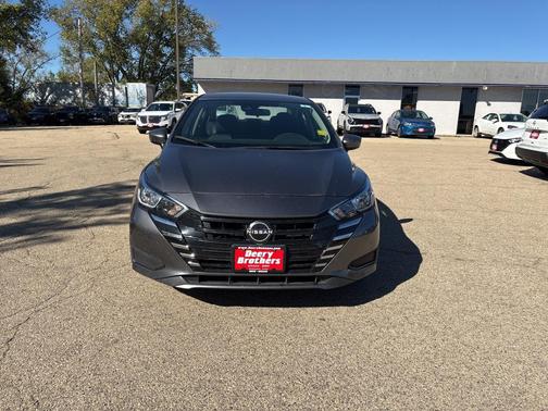 2023 Nissan Versa 1.6 SV