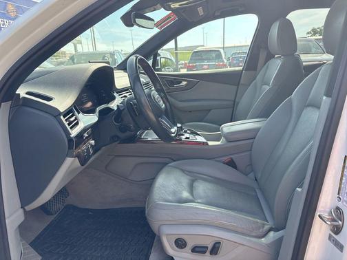 Glacier White Metallic 2017 Audi Q7 3.0T Prestige