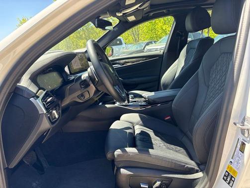 Alpine White 2023 BMW 530 i xDrive