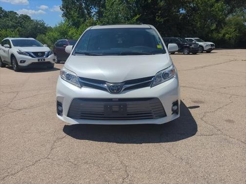 2020 Toyota Sienna XLE Premium