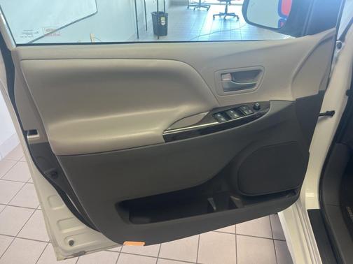 2020 Toyota Sienna XLE Premium