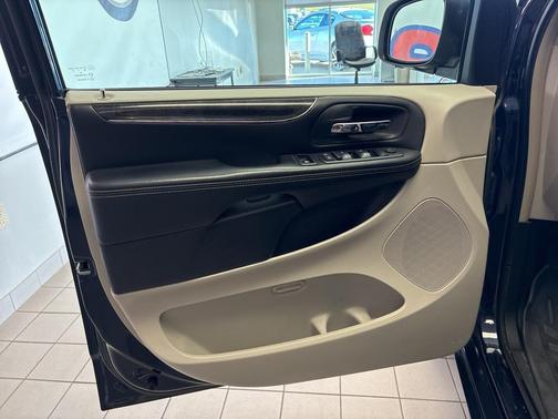 2013 Chrysler Town & Country Touring-L