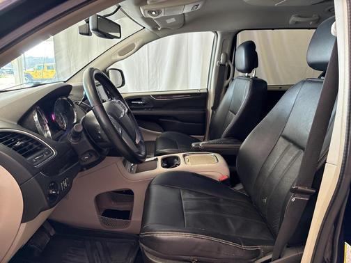 2013 Chrysler Town & Country Touring-L