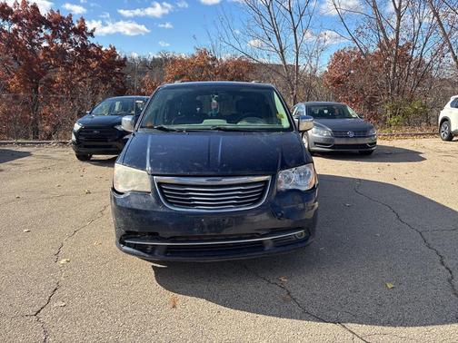 2013 Chrysler Town & Country Touring-L