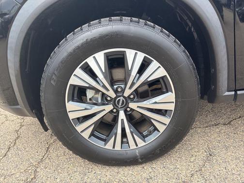 Super Black 2023 Nissan Rogue SV