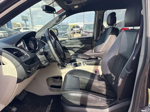 Brilliant Black Crystal Pearlcoat 2014 Dodge Grand Caravan SXT