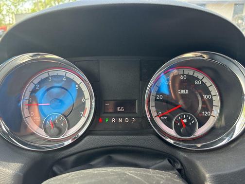 Brilliant Black Crystal Pearlcoat 2014 Dodge Grand Caravan SXT