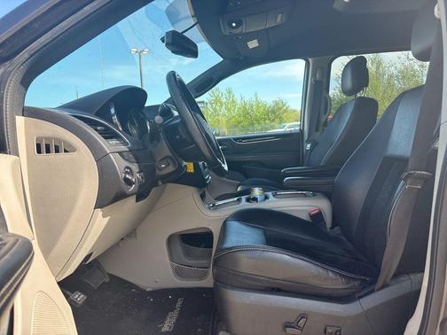 Brilliant Black Crystal Pearlcoat 2014 Dodge Grand Caravan SXT