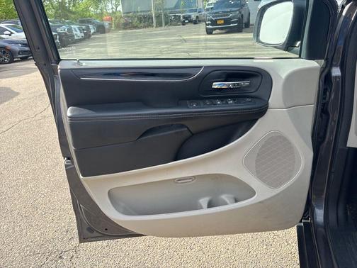 Brilliant Black Crystal Pearlcoat 2014 Dodge Grand Caravan SXT