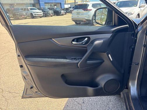 Gun Metallic 2016 Nissan Rogue S