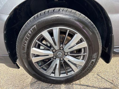Gun Metallic 2019 Nissan Pathfinder S