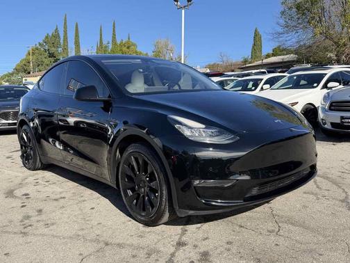 2022 Tesla Model Y Long Range Dual Motor All-Wheel Drive