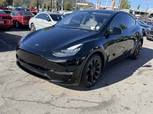 2022 Tesla Model Y Long Range Dual Motor All-Wheel Drive