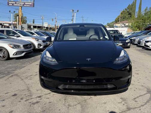 2022 Tesla Model Y Long Range Dual Motor All-Wheel Drive