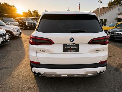 Mineral White Metallic 2019 BMW X5 xDrive40i