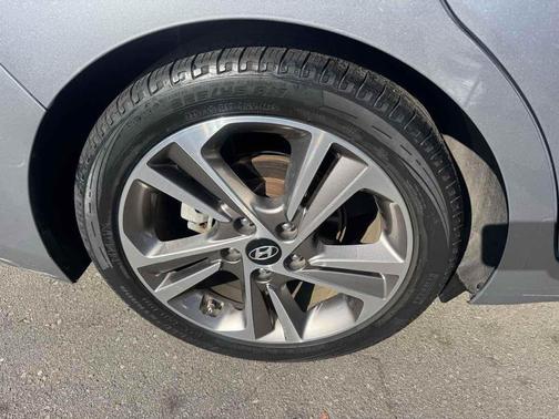2017 Hyundai ELANTRA Limited