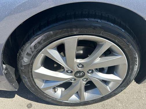 2017 Hyundai Veloster Base