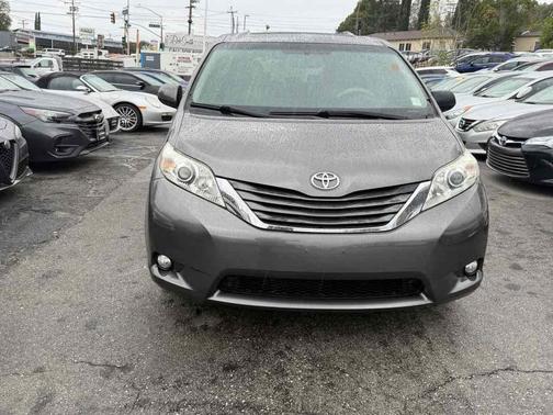 2011 Toyota Sienna XLE