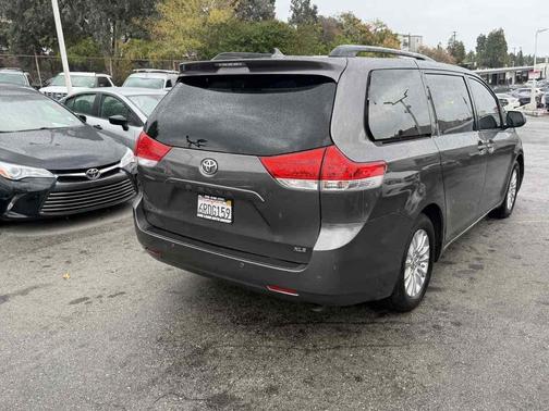 2011 Toyota Sienna XLE