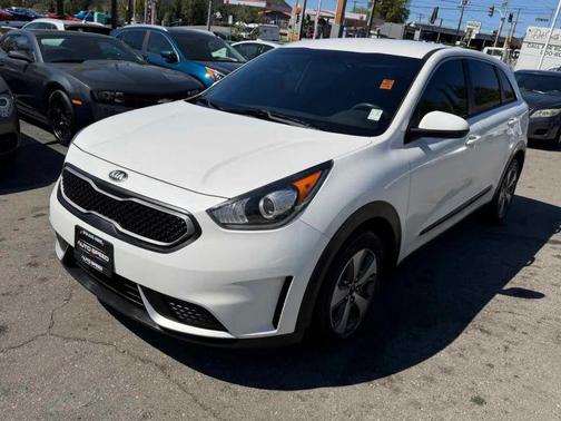Snow White Pearl 2019 Kia Niro FE