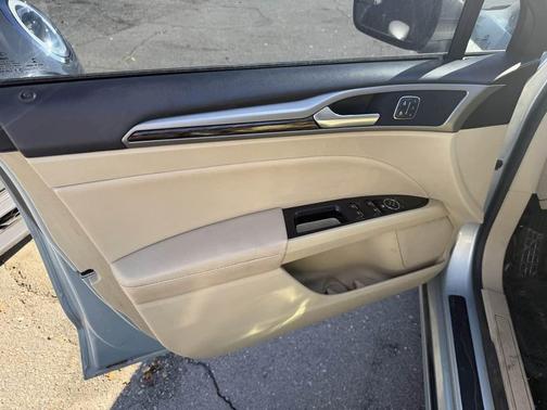 2014 Ford Fusion Hybrid SE