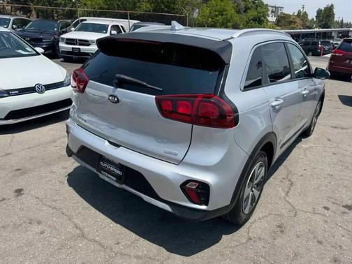 Silky Silver 2020 Kia Niro LX