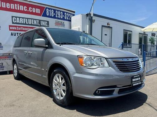 2016 Chrysler Town & Country Touring