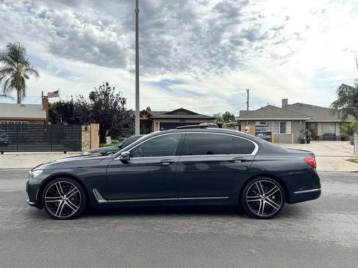 2016 BMW 740 740i