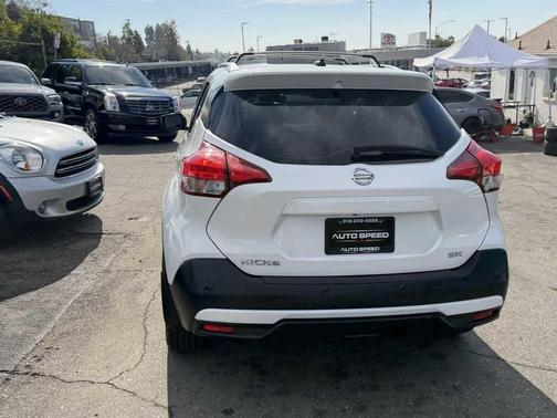 Aspen White TriCoat Pearl 2020 Nissan Kicks SR