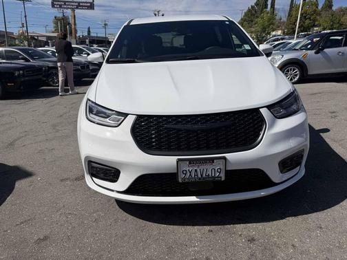 2023 Chrysler Pacifica Hybrid Touring L