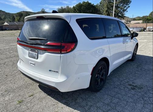 2023 Chrysler Pacifica Hybrid Touring L