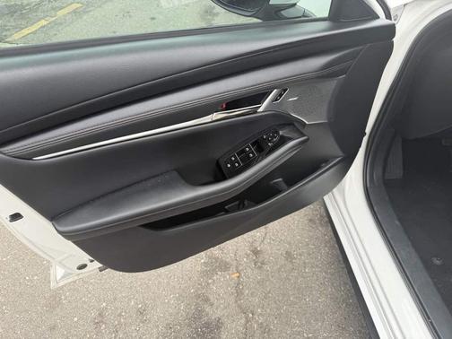 2022 Mazda Mazda3 FWD w/Premium Package