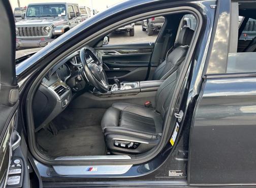 2017 BMW 740 740i