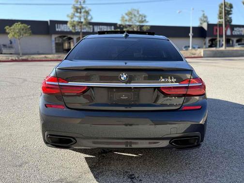 2017 BMW 740 740i